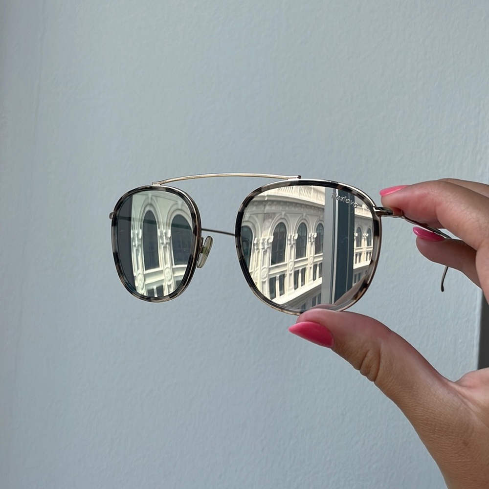 Illesteva sunglasses with brown case